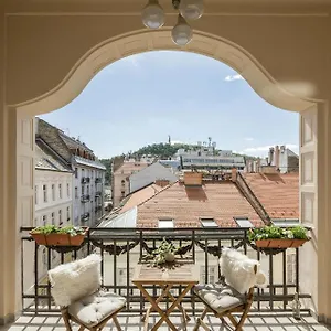 Skyline Serenity Retreat @vaci Famous Street , Budapest Hungary