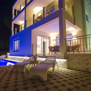 Luxury Star Lights - Heated Pool, Hot Tub, Gym, Billiard , Trogir Croatia